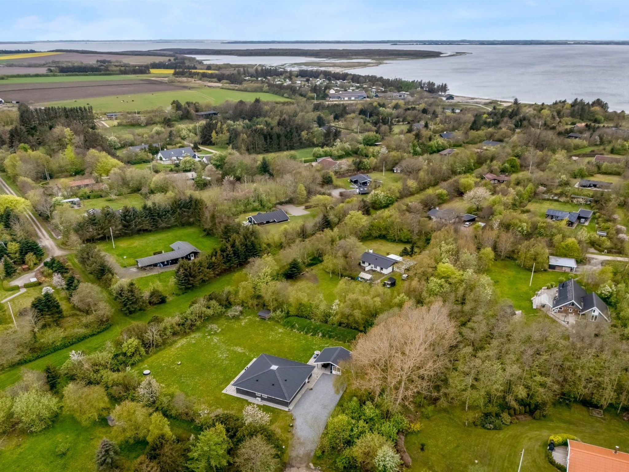 "Veijo" - 400m to the fjord-Buiten