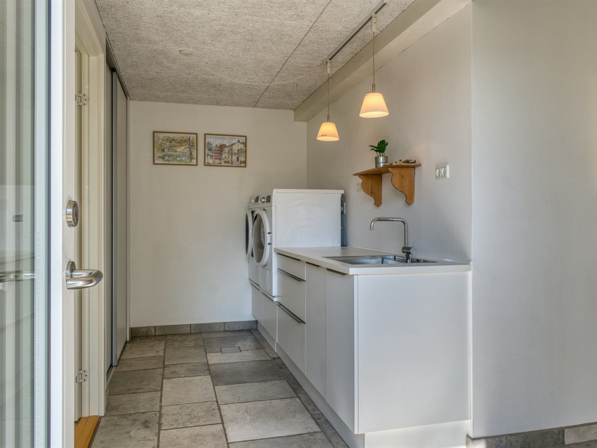 "Elissa" - 50m to the fjord-Inside