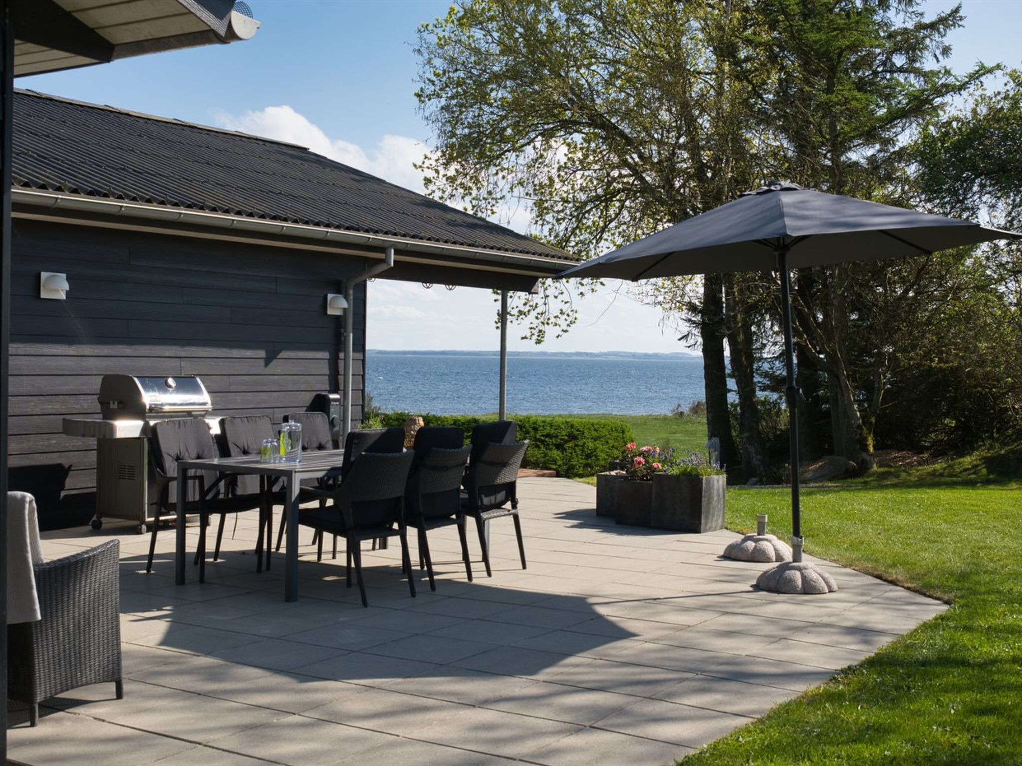 "Elissa" - 50m to the fjord-Outside