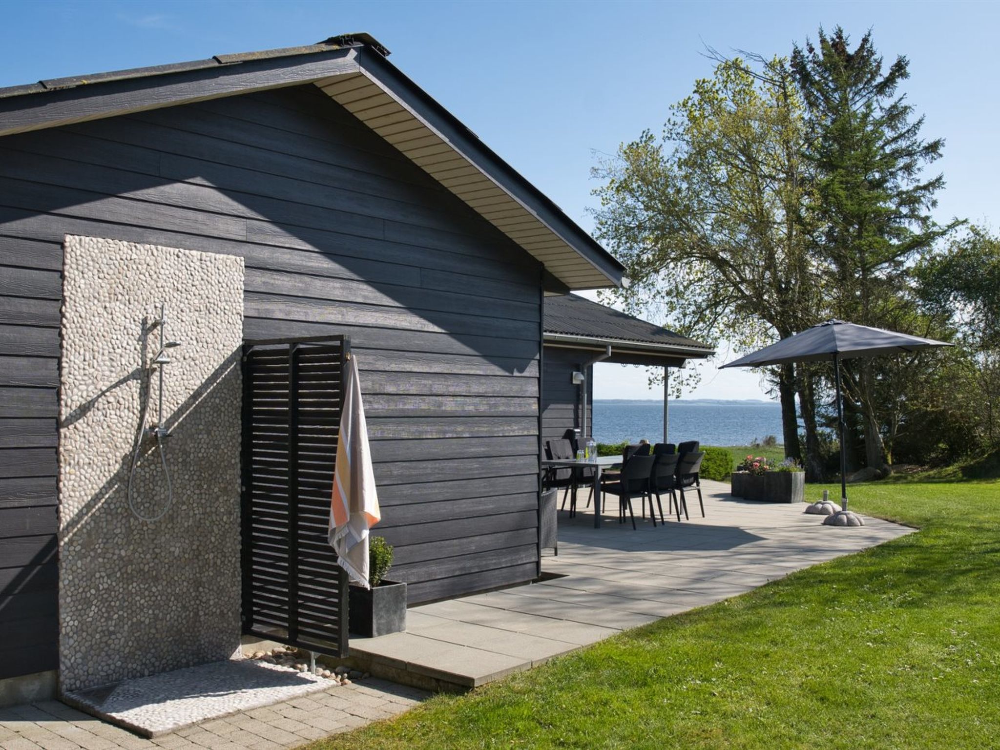 "Elissa" - 50m to the fjord-Outside