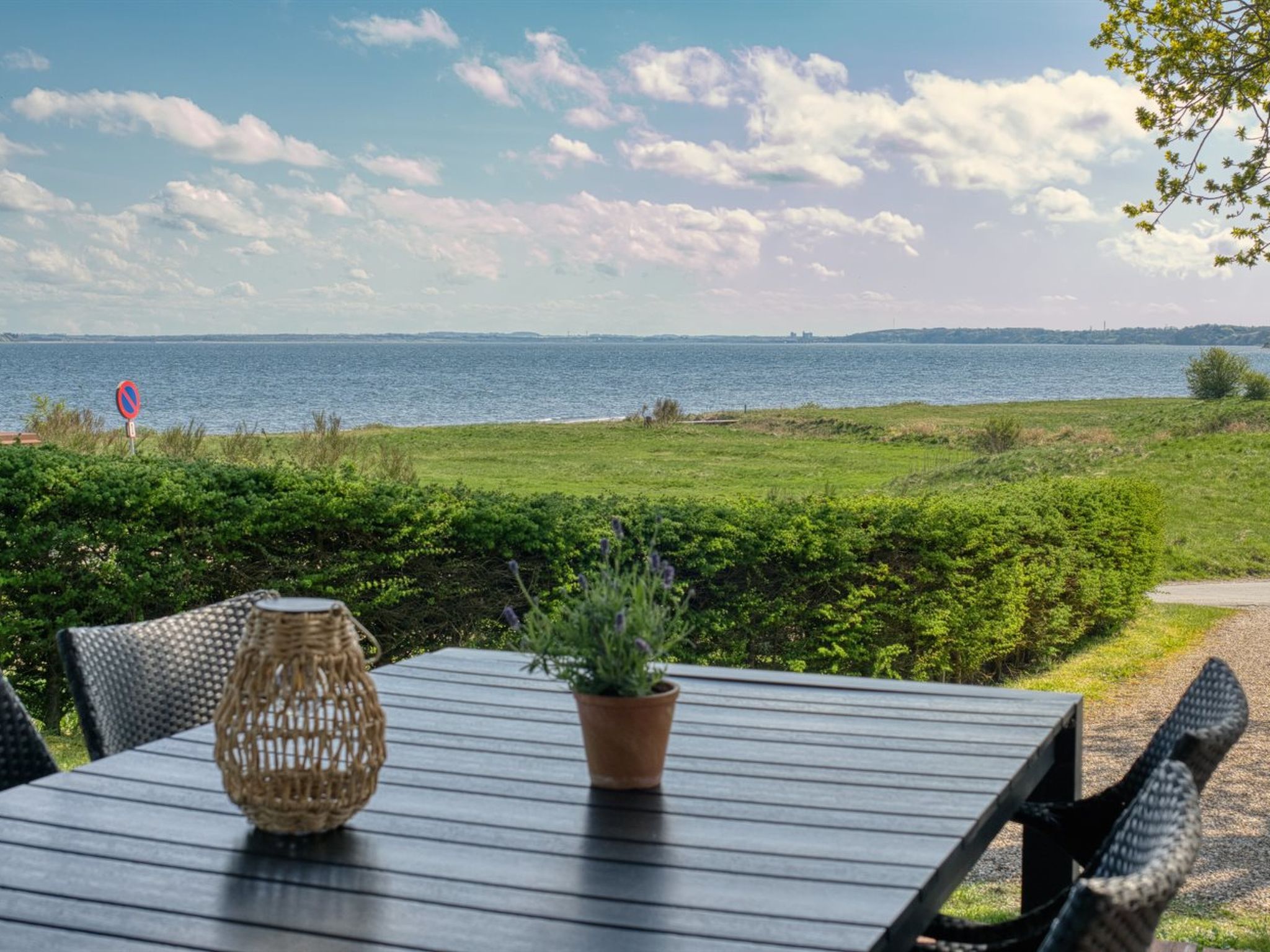 "Elissa" - 50m to the fjord-Outside