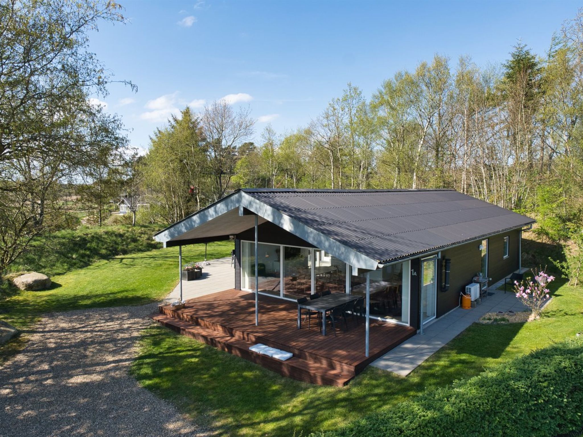 "Elissa" - 50m to the fjord-Outside