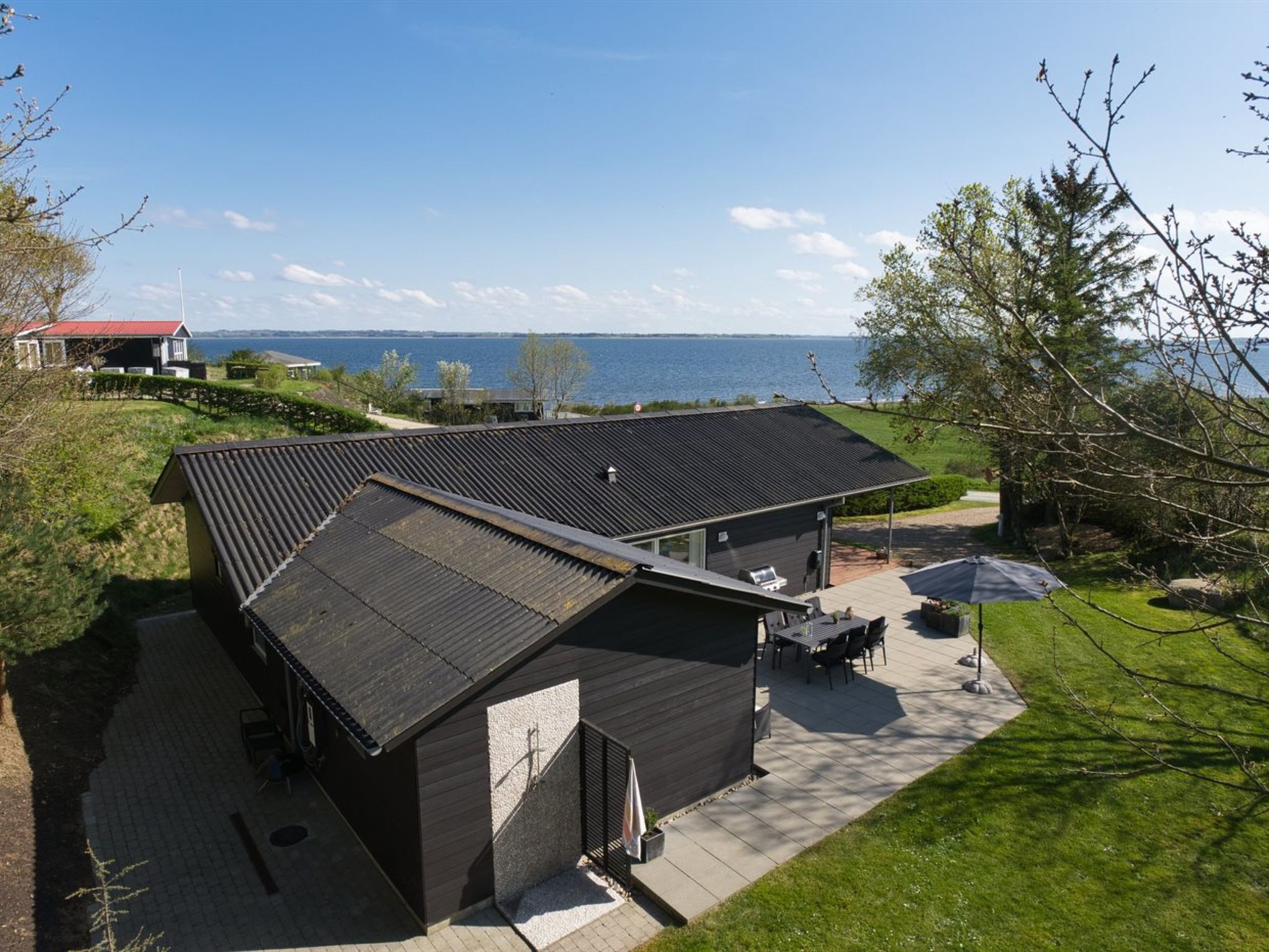 "Elissa" - 50m to the fjord-Outside