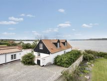 Pauliina: Rustiek vakantiehuis direct aan het Limfjord in Roslev - thumbnail 1
