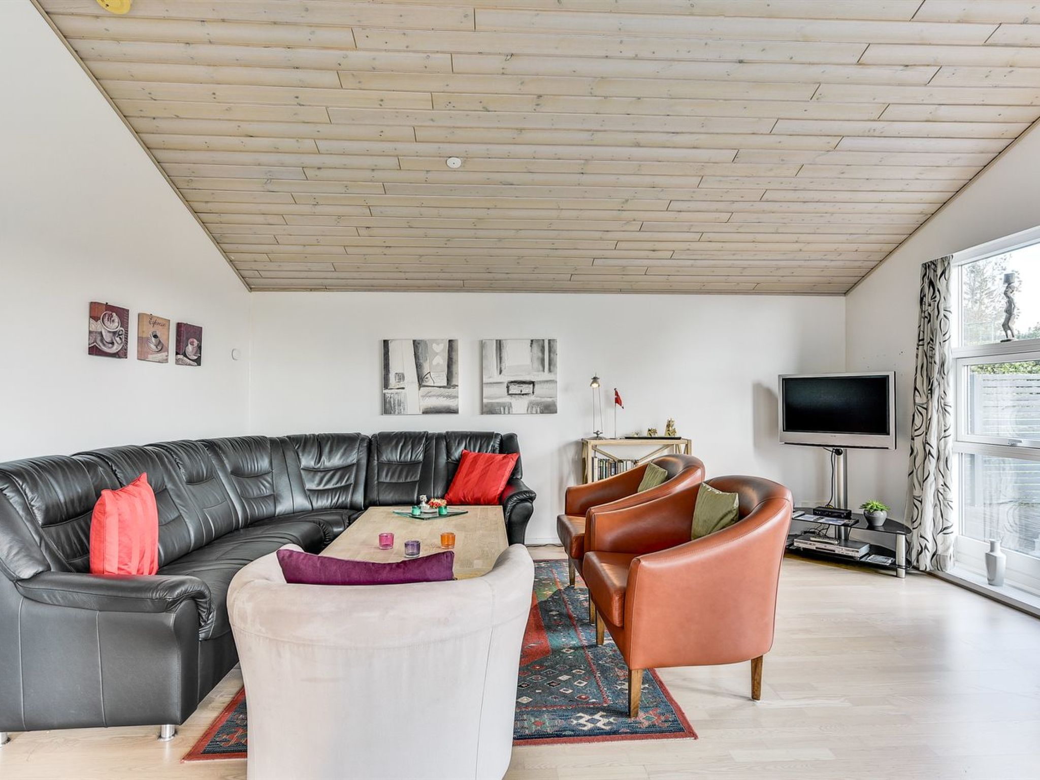"Sylvelin" - 400m to the fjord — Living Room (5 of 22)