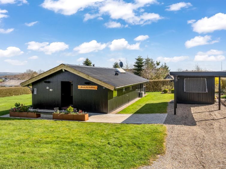 "Ofrath" - 350m to the inlet", huis 3-kamers 65 m2. Het objekt is geschikt voor 6 volwassenen. Woonkamer met TV en radio. 1 kamer met 1 2-pers bed. 1 kamer met 2 bedden. 1 kamer met 2 bedden. Keuken (..