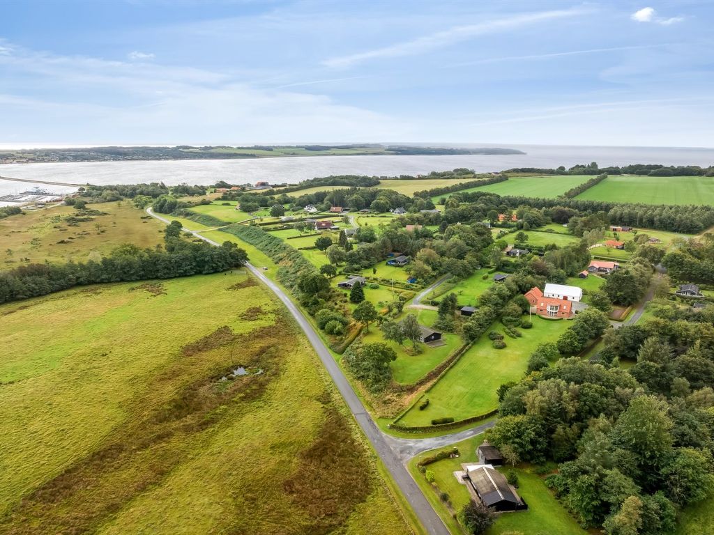 'Velika' - 300m to the fjord