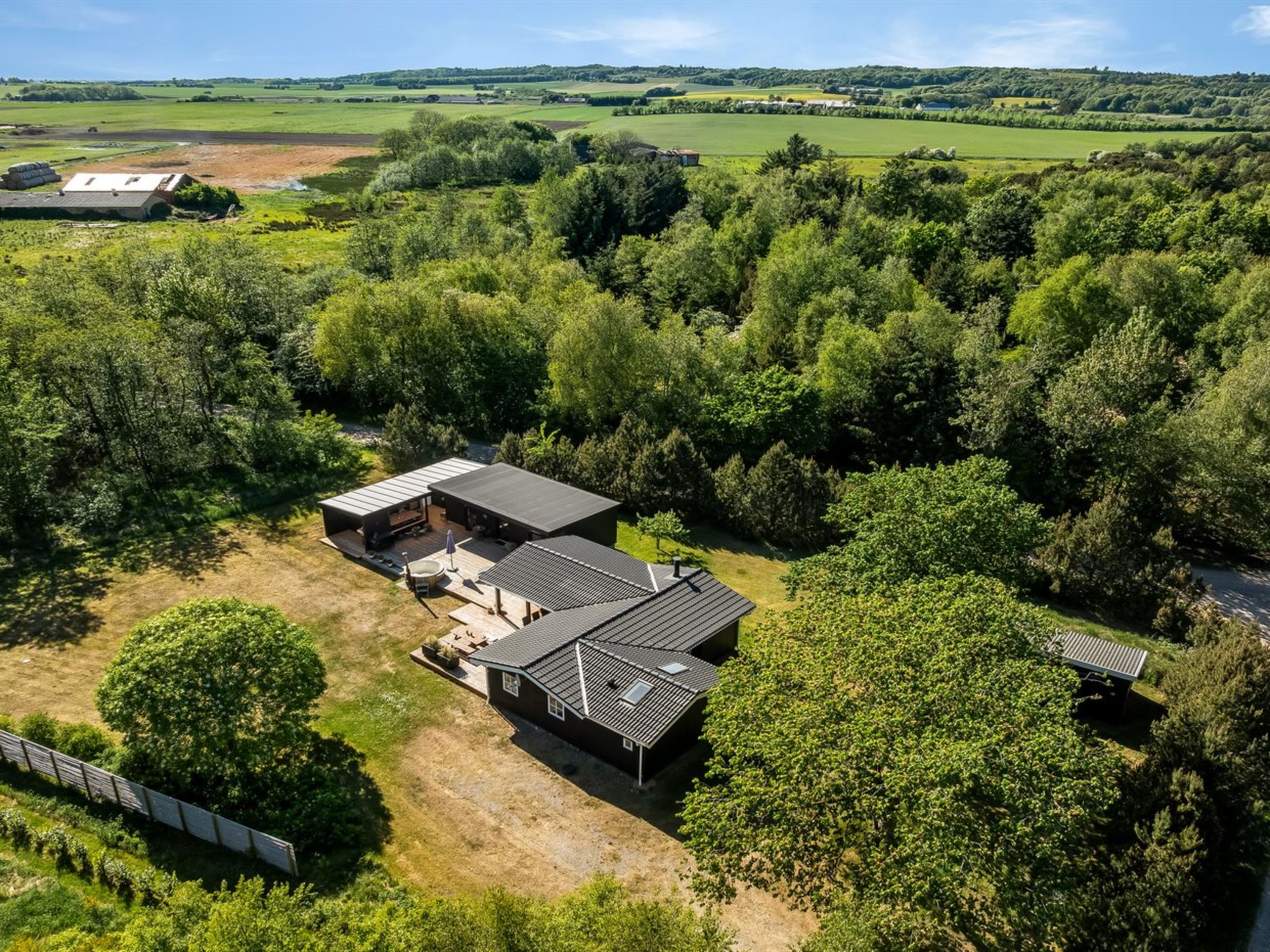 "Gudni" - 200m to the fjord-Buiten