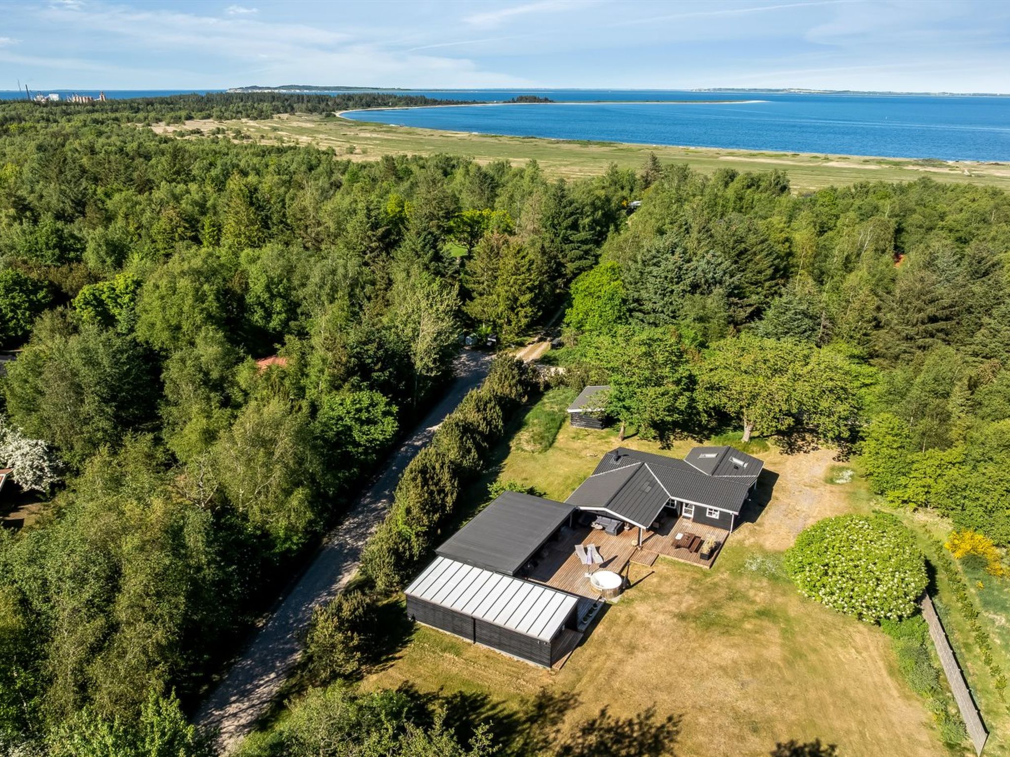 "Gudni" - 200m to the fjord-Buiten