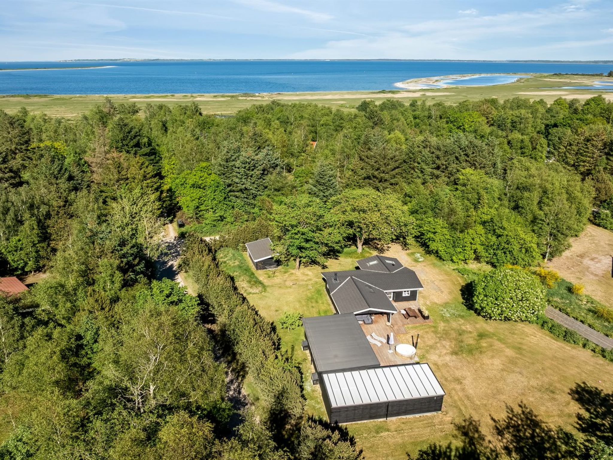 "Gudni" - 200m to the fjord-Buiten