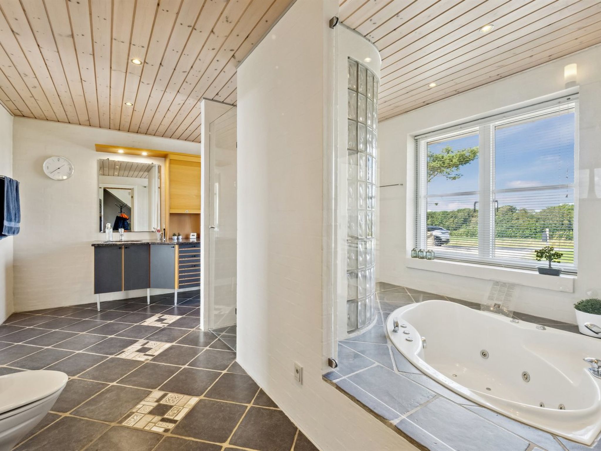 "Fridhild" - 300m to the fjord-Binnen