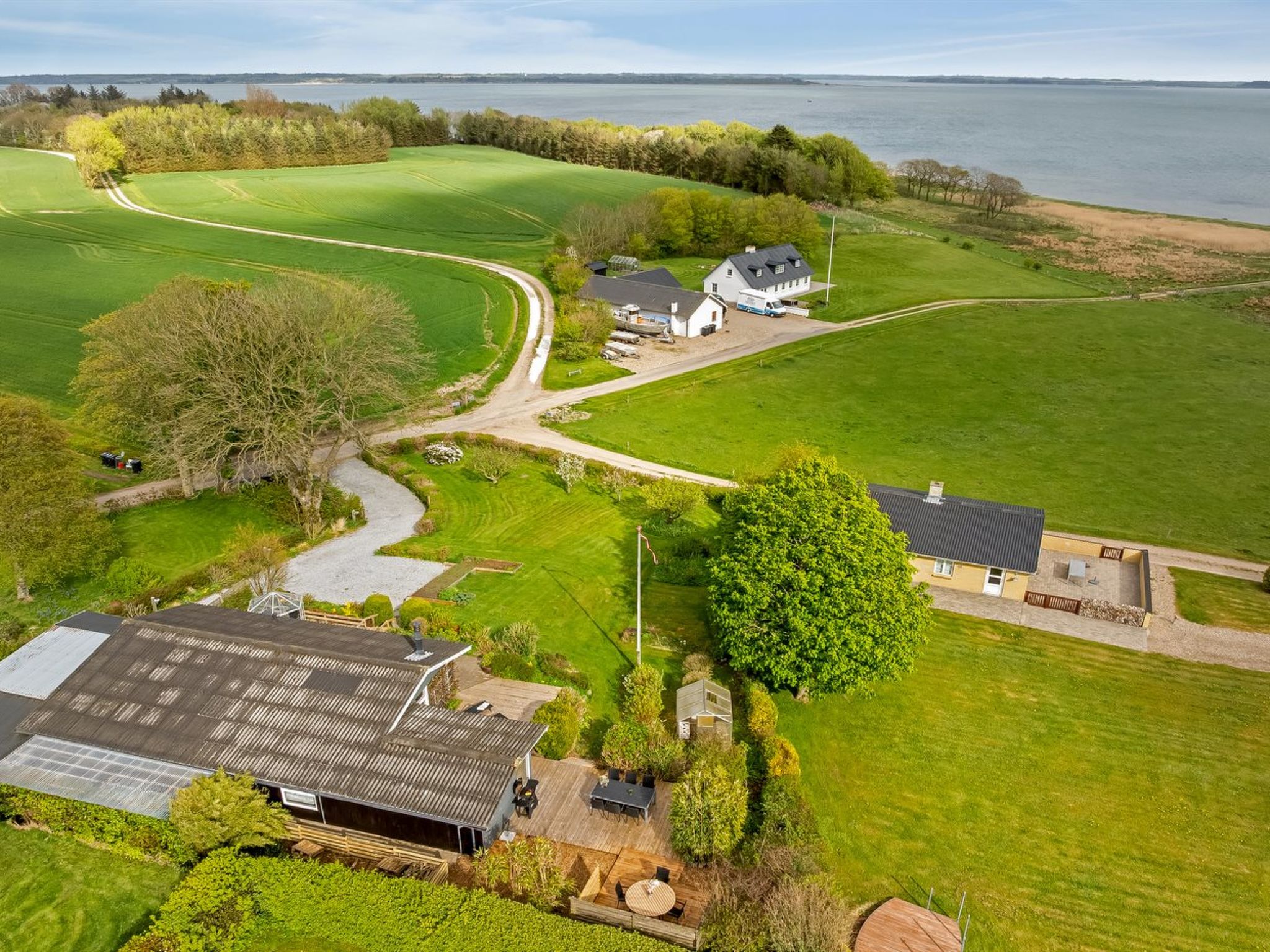 "Brunetta" - 200m to the fjord - Buiten