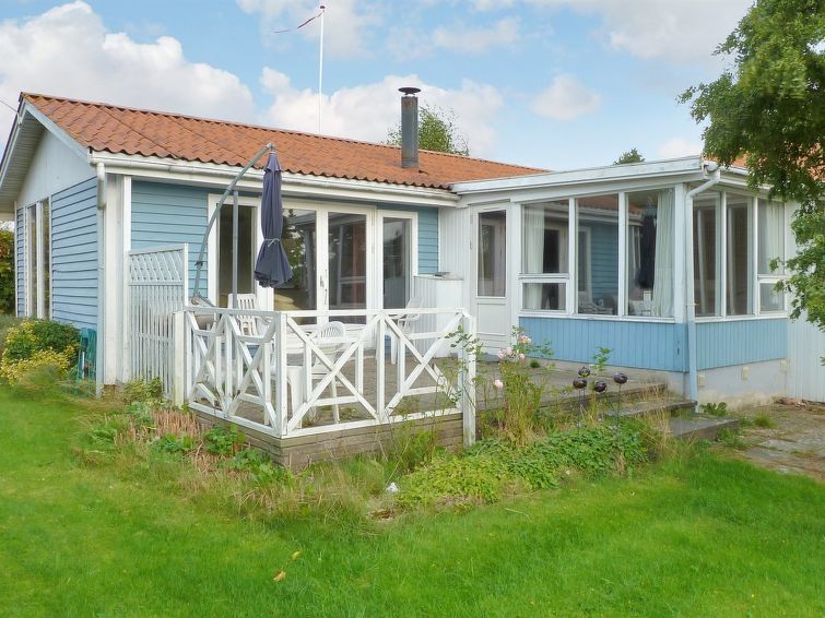 "Altje" - 400m from the sea", huis 3-kamers 121 m2. Het objekt is geschikt voor 6 volwassenen + 1 kinderen. Woonkamer met TV, radio en CD-speler. 1 kamer met 2 bedden. 1 kamer met 2 bedden. 1 kamer me..