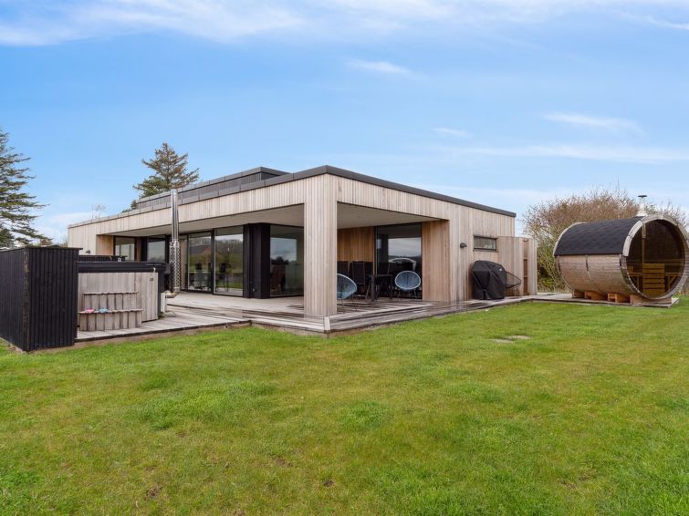 8-persoons vakantiehuis in Odder met whirlpool, sauna en zee op 500m in Odder