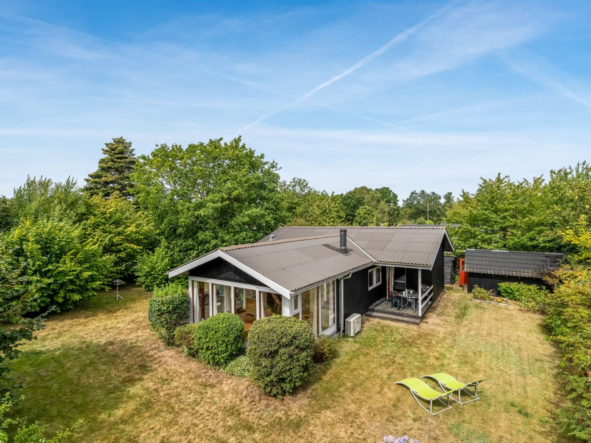 "Brimi" - 450m from the sea", huis 3-kamers 84 m2. Het objekt is geschikt voor 4 volwassenen + 2 kinderen. Woonkamer met TV, radio, CD-speler en DVD. 1 kamer met 1 2-pers bed. Studio 1 kamer met met 2..