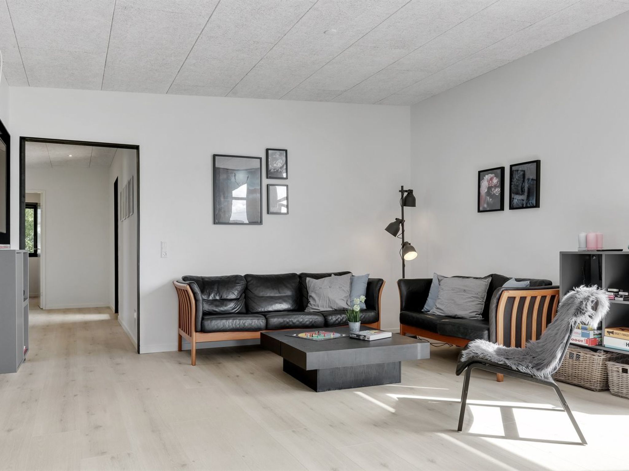 "Emelina" - 300m from the sea-Binnen