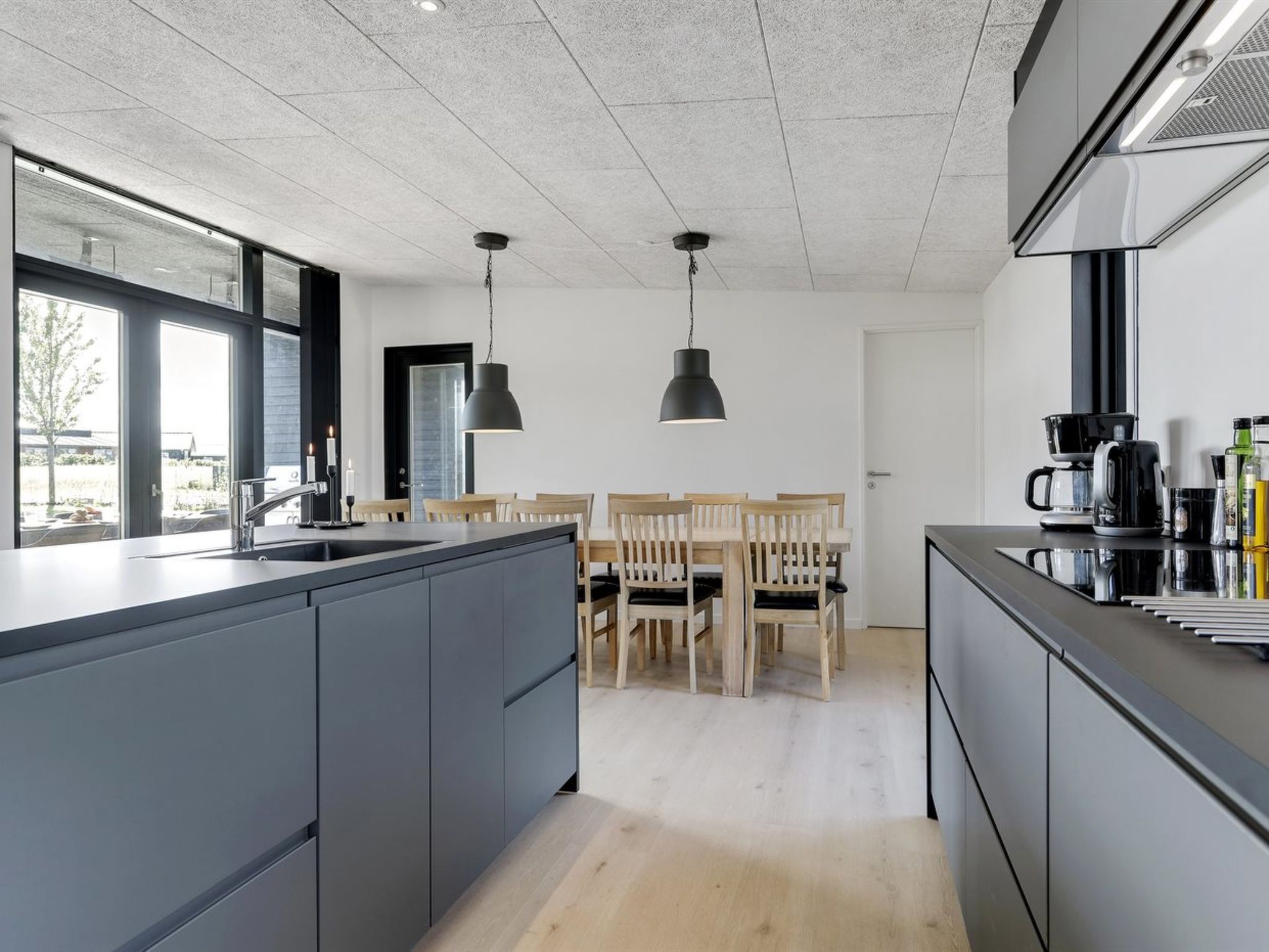 "Emelina" - 300m from the sea-Binnen