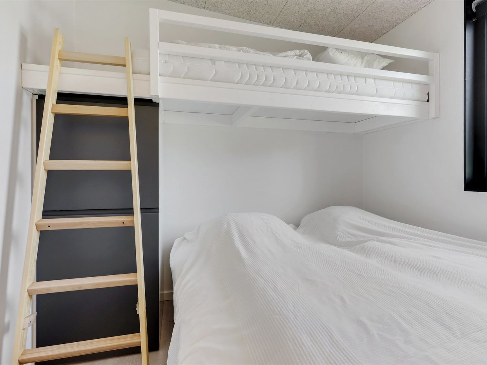 "Emelina" - 300m from the sea-Binnen