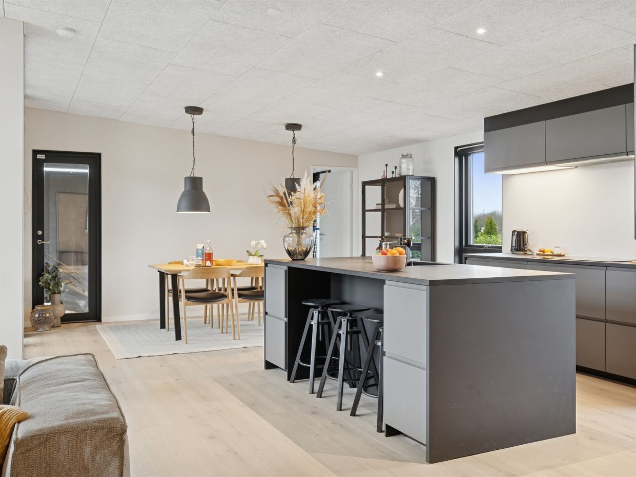 "Emelina" - 300m from the sea - Binnen