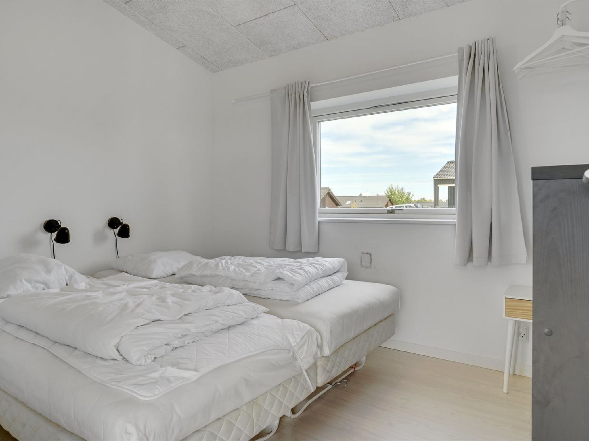 "Nimrod" - 300m from the sea - Inside