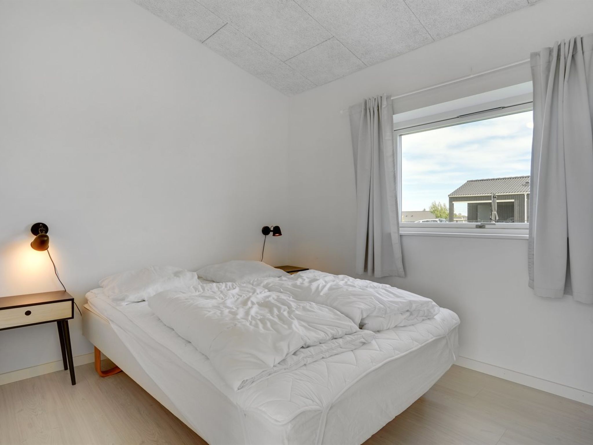 "Nimrod" - 300m from the sea - Inside
