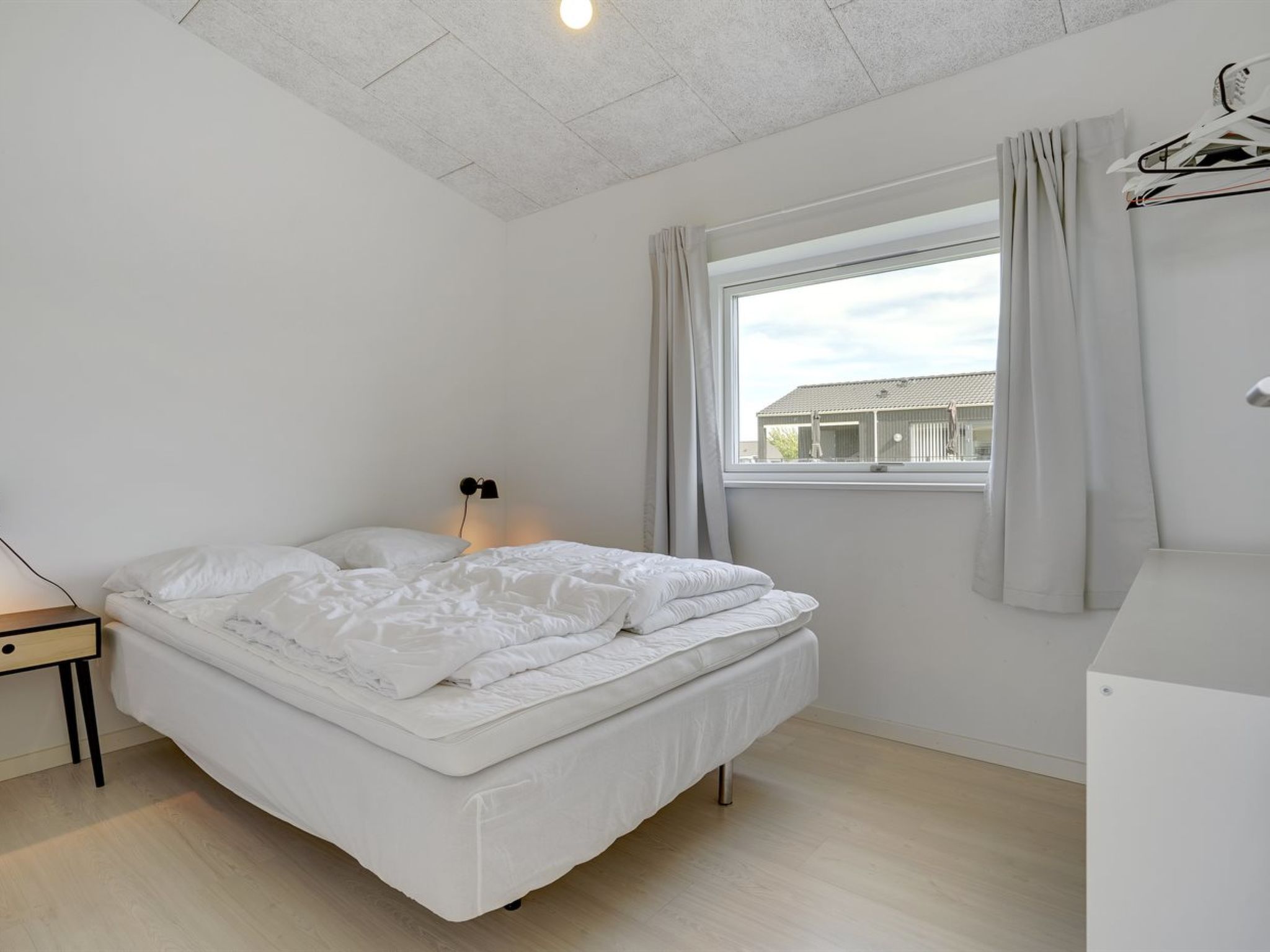 "Nimrod" - 300m from the sea - Inside