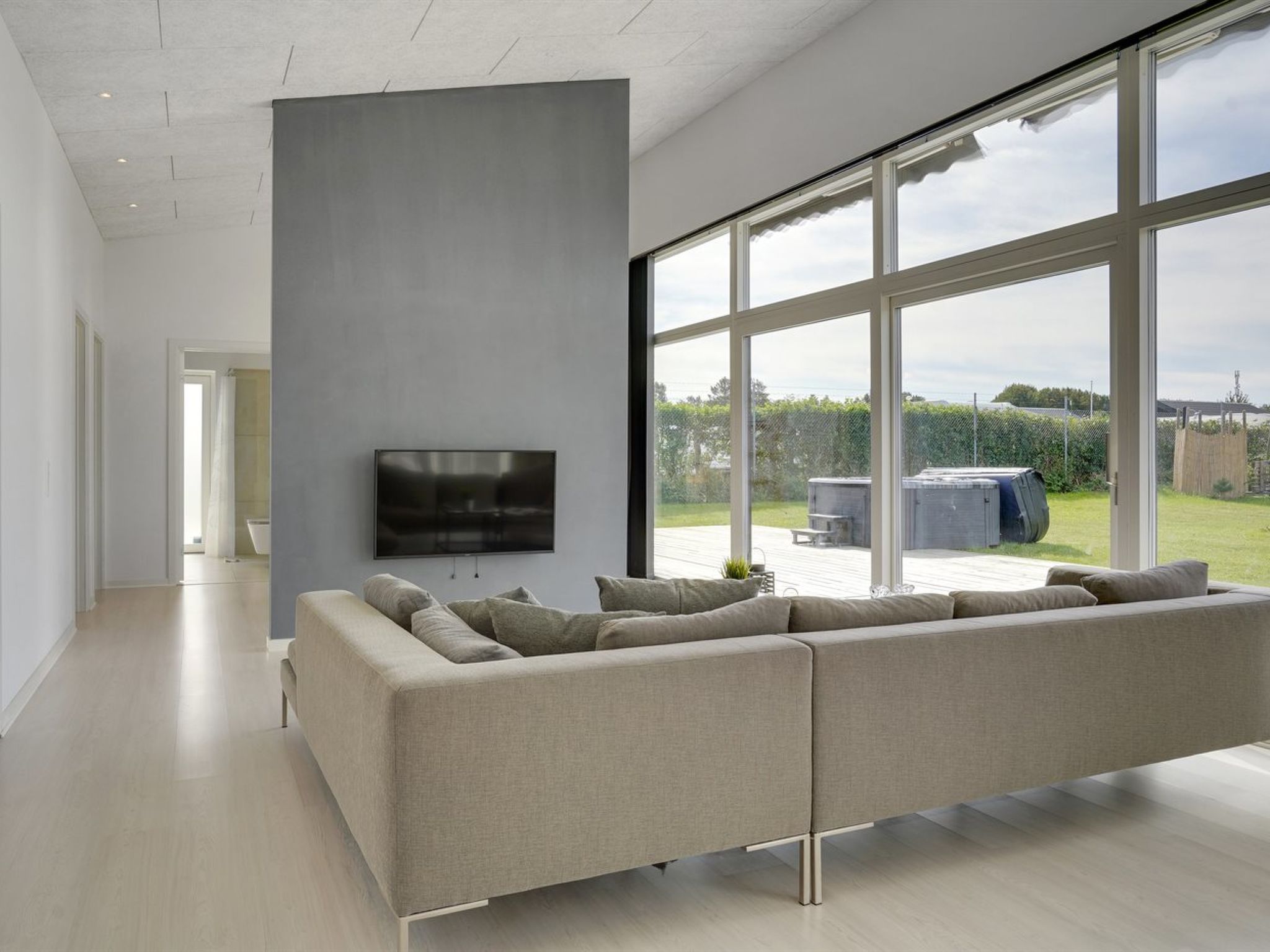 "Nimrod" - 300m from the sea - Inside