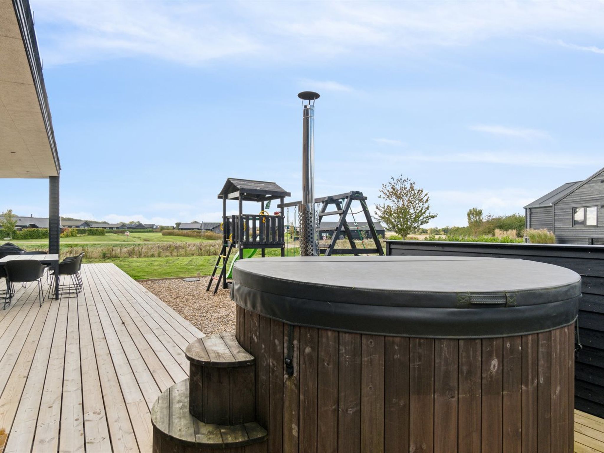 "Harrieth" - 300m from the sea-Binnen