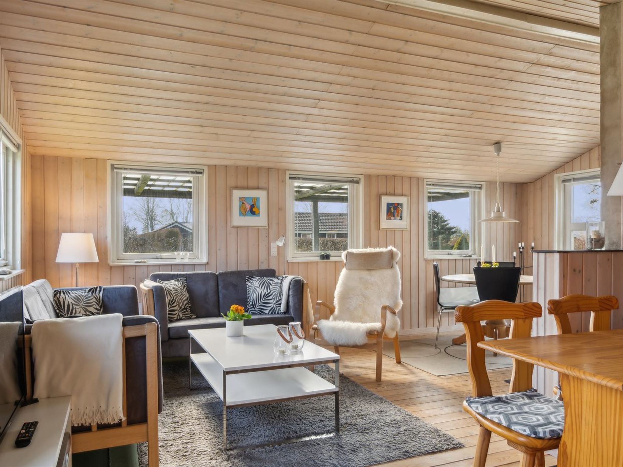 "Bjarni" - 175m from the sea - Drinnen
