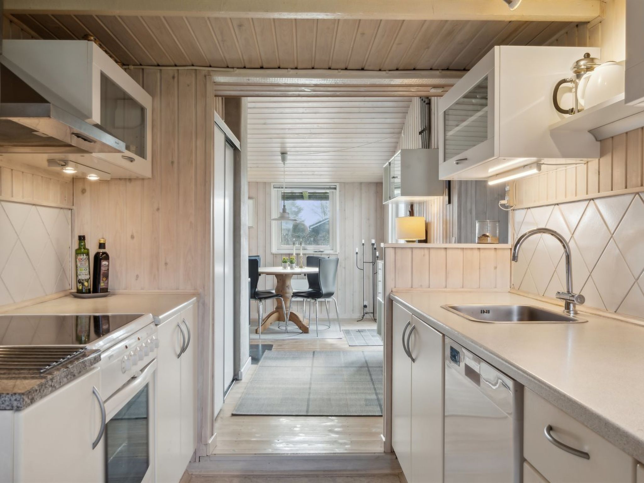 "Bjarni" - 175m from the sea - Drinnen