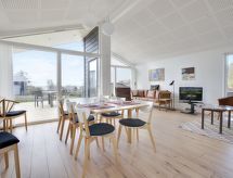 Aan zee: Modern vakantiehuis Øgoti in Ebeltoft met zeezicht - thumbnail 5