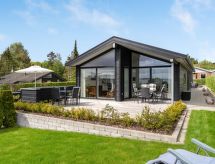 Aan zee: Modern vakantiehuis Øgoti in Ebeltoft met zeezicht - thumbnail 1