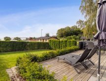 Aan zee: Modern vakantiehuis Øgoti in Ebeltoft met zeezicht - thumbnail 2