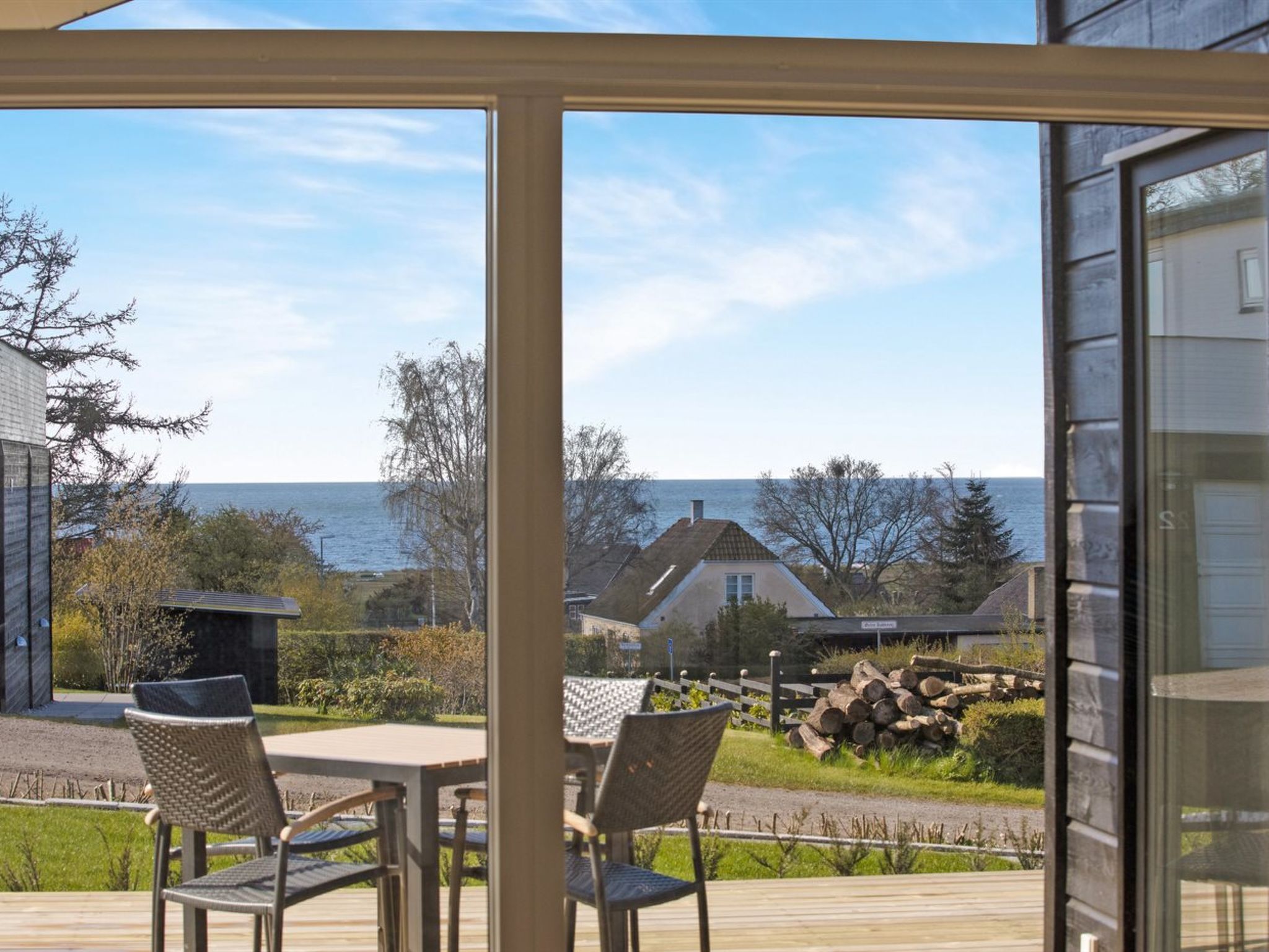 Aan zee: Modern vakantiehuis Øgoti in Ebeltoft met zeezicht - foto 14