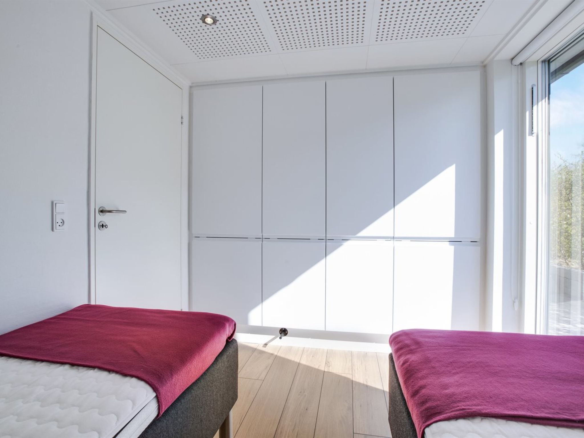 Aan zee: Modern vakantiehuis Øgoti in Ebeltoft met zeezicht - foto 18