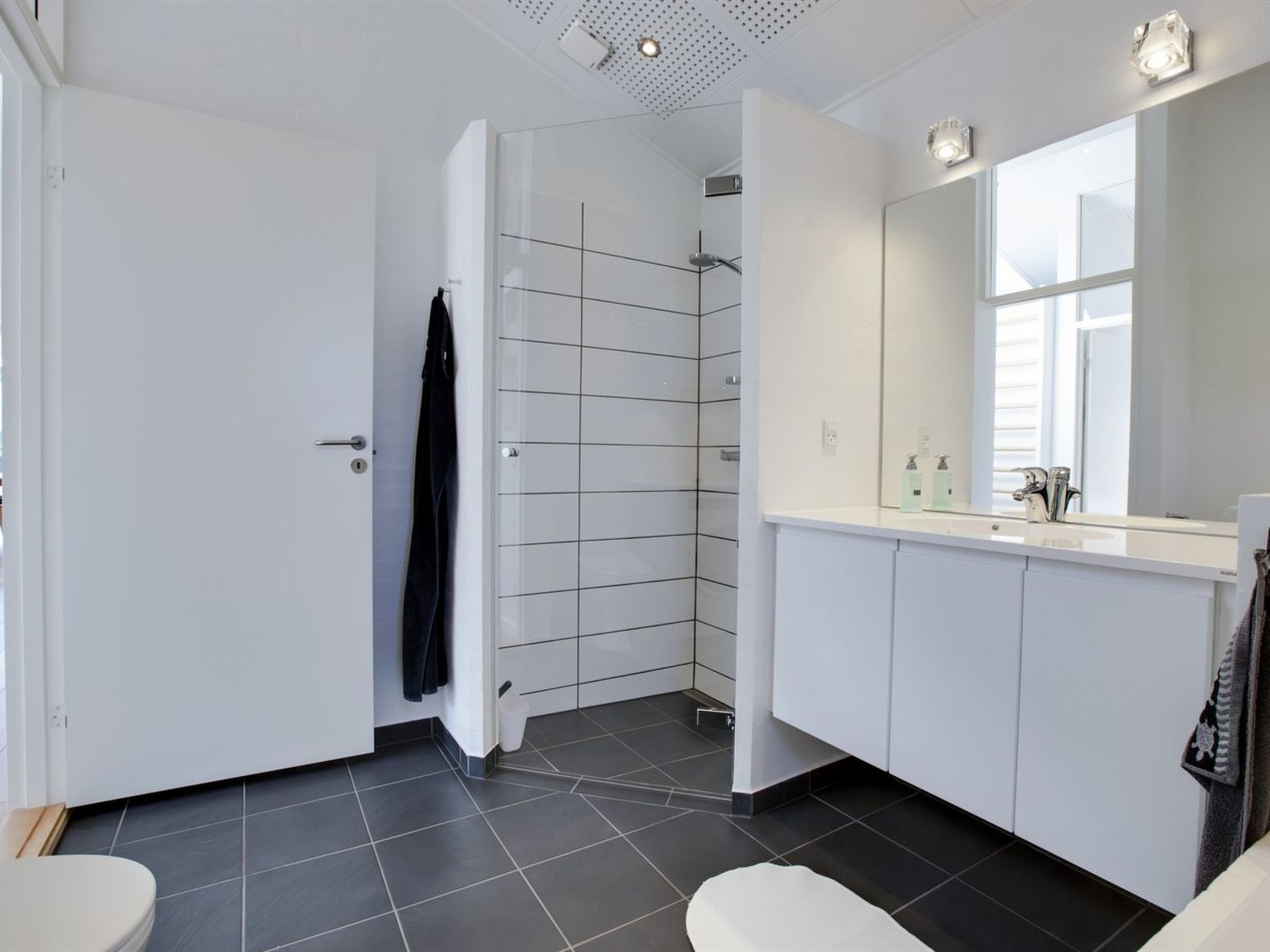 Aan zee: Modern vakantiehuis Øgoti in Ebeltoft met zeezicht - foto 19
