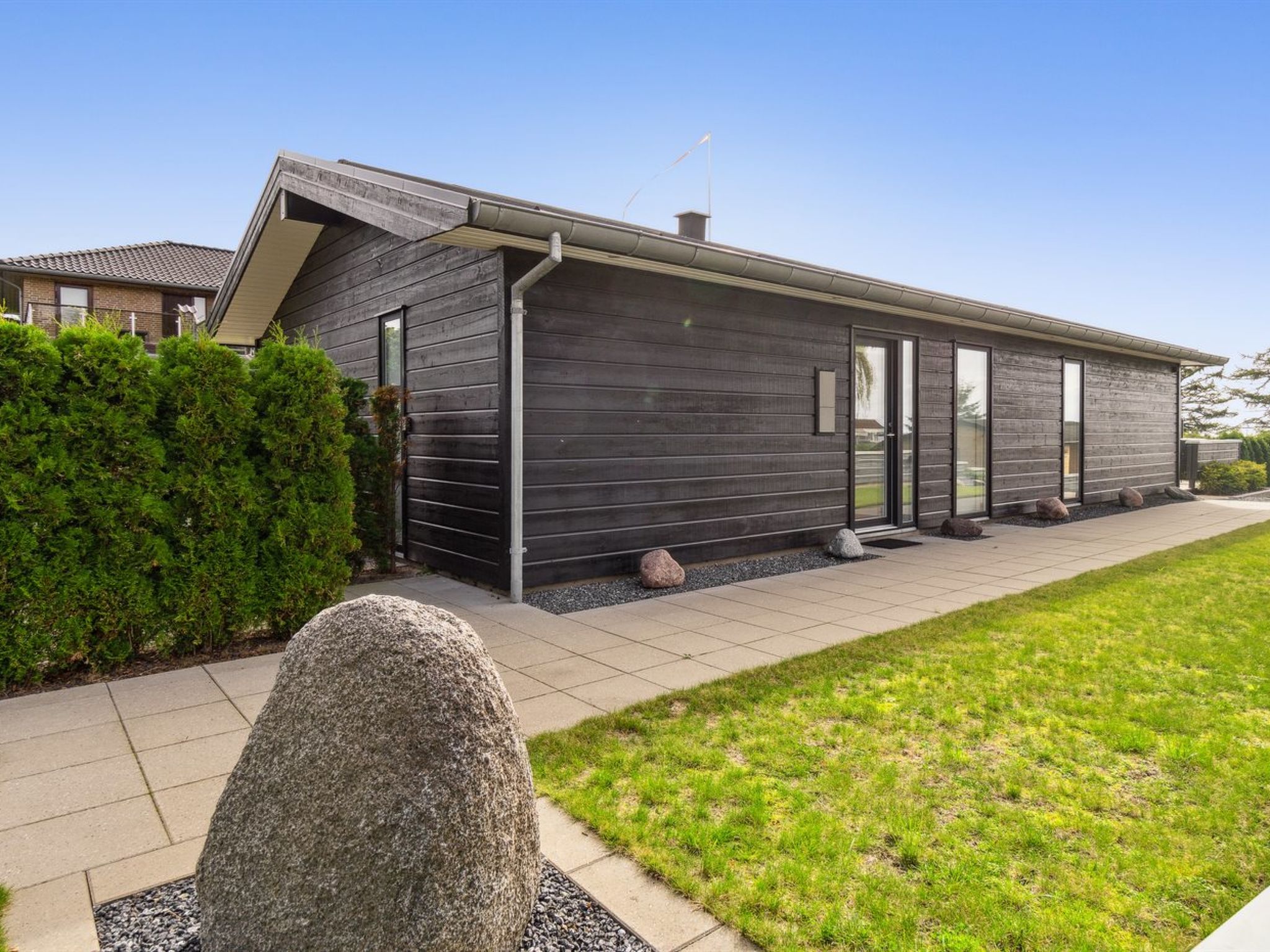 Aan zee: Modern vakantiehuis Øgoti in Ebeltoft met zeezicht - foto 31