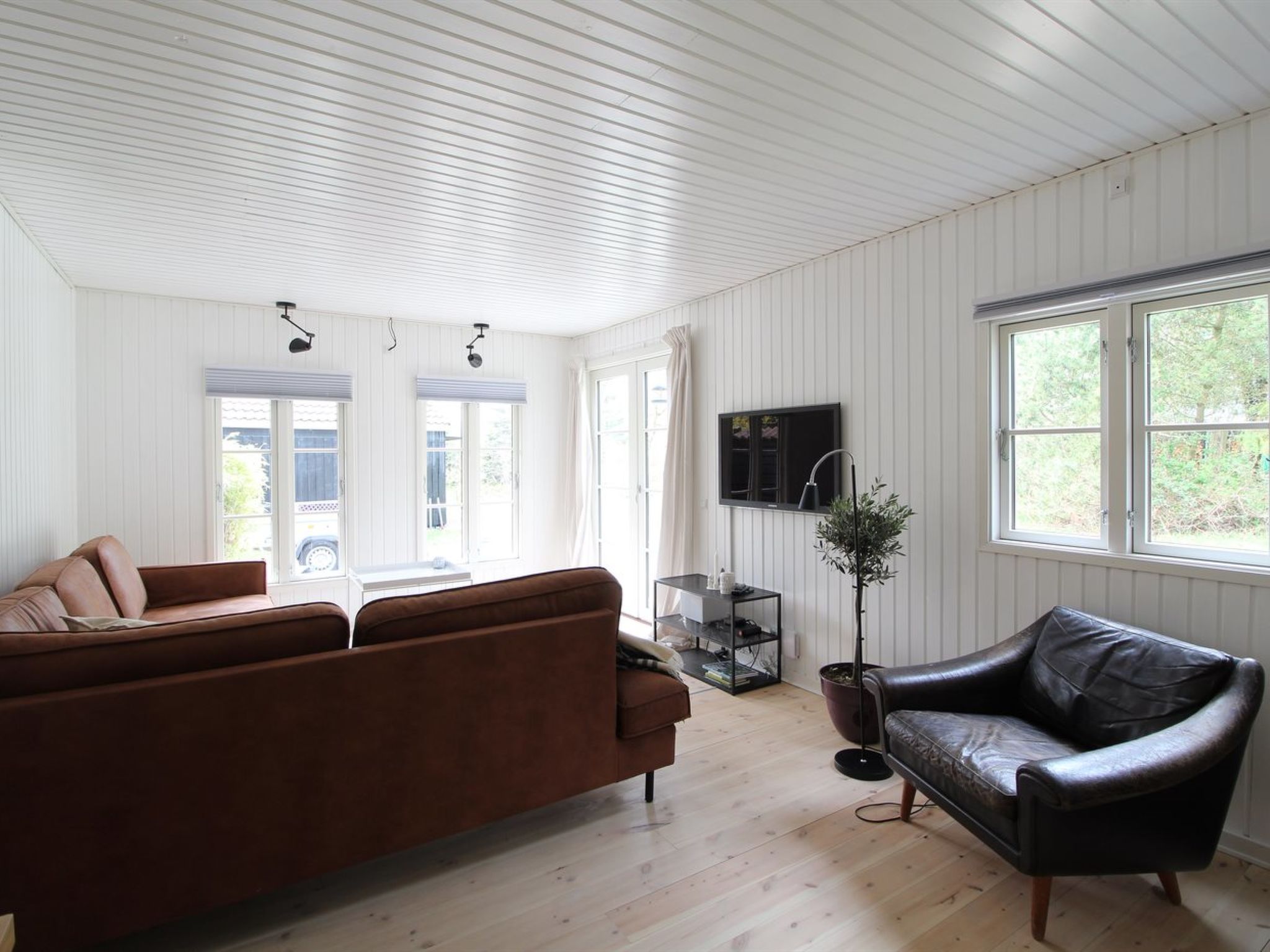 "Annlouise" - 300m from the sea - Binnen
