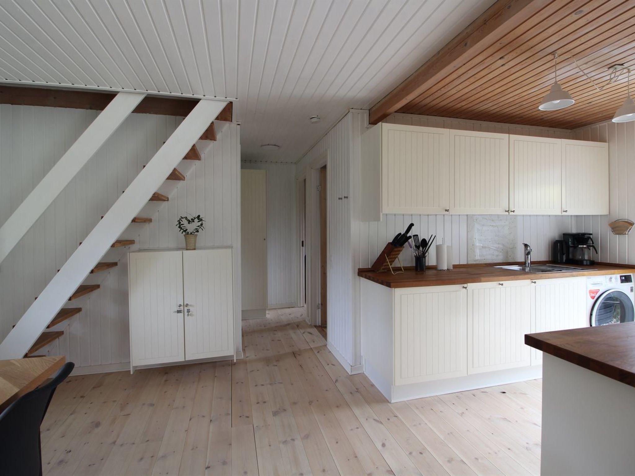 "Annlouise" - 300m from the sea - Binnen