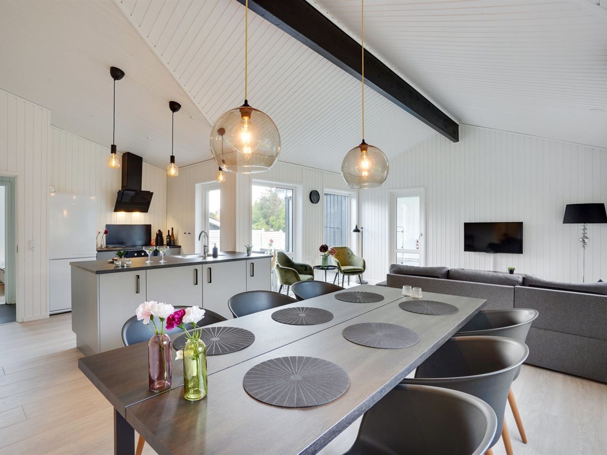 "Bjarki" - 800m from the sea - Binnen