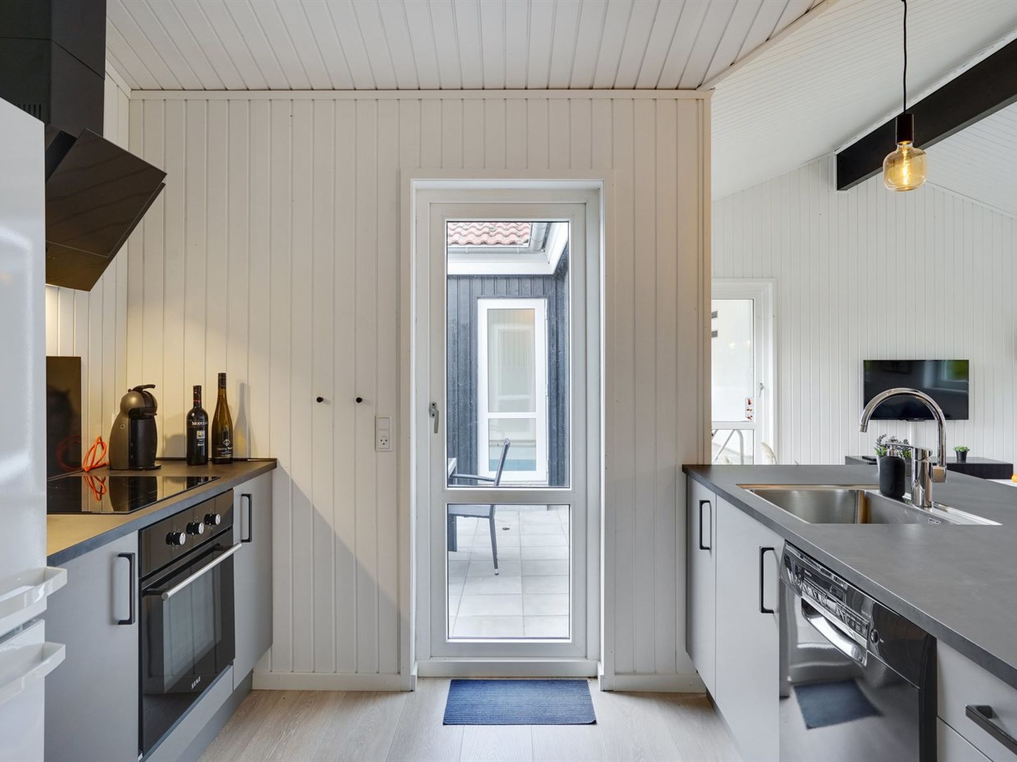 "Bjarki" - 800m from the sea - Binnen