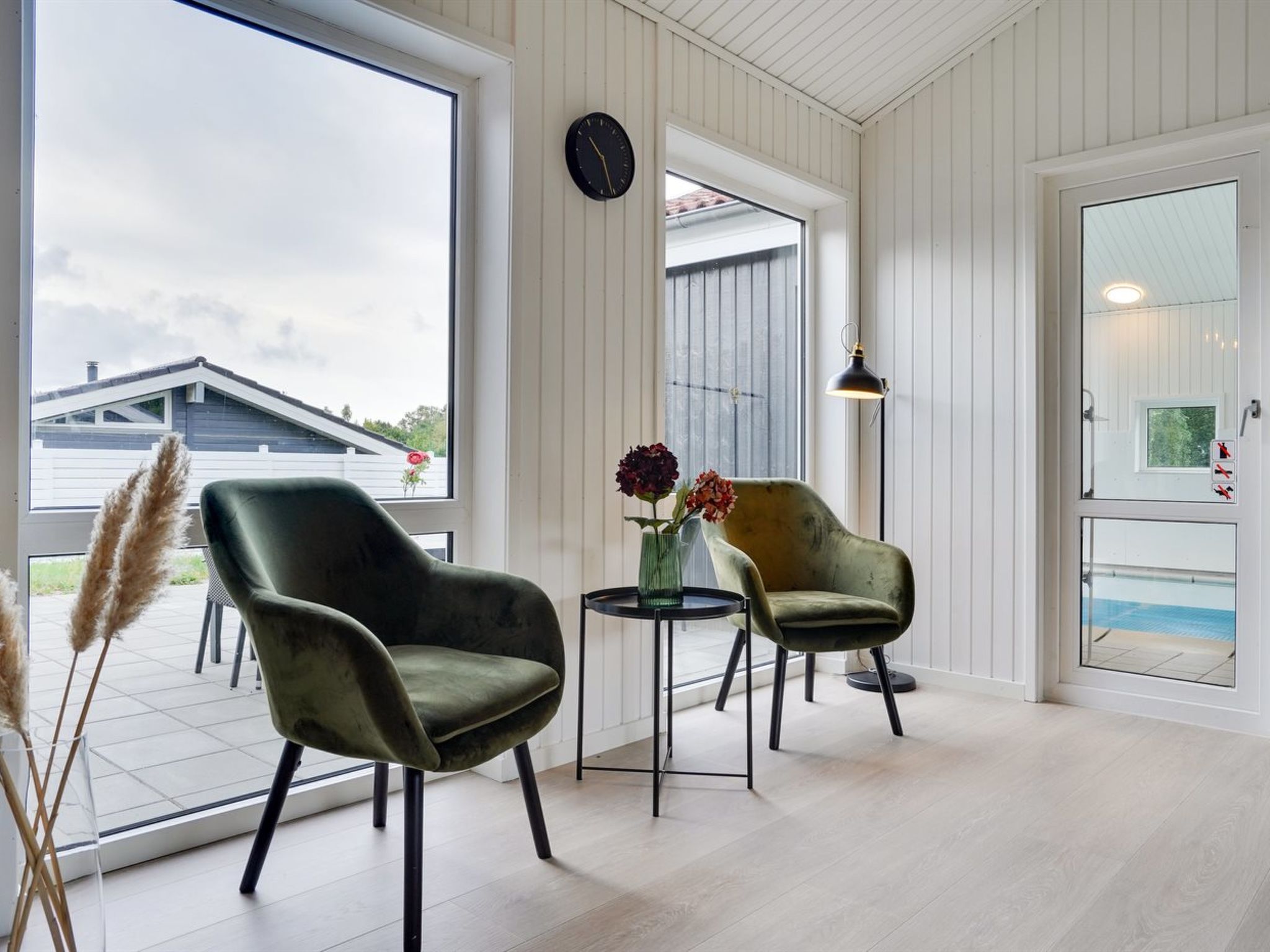 "Bjarki" - 800m from the sea - Binnen