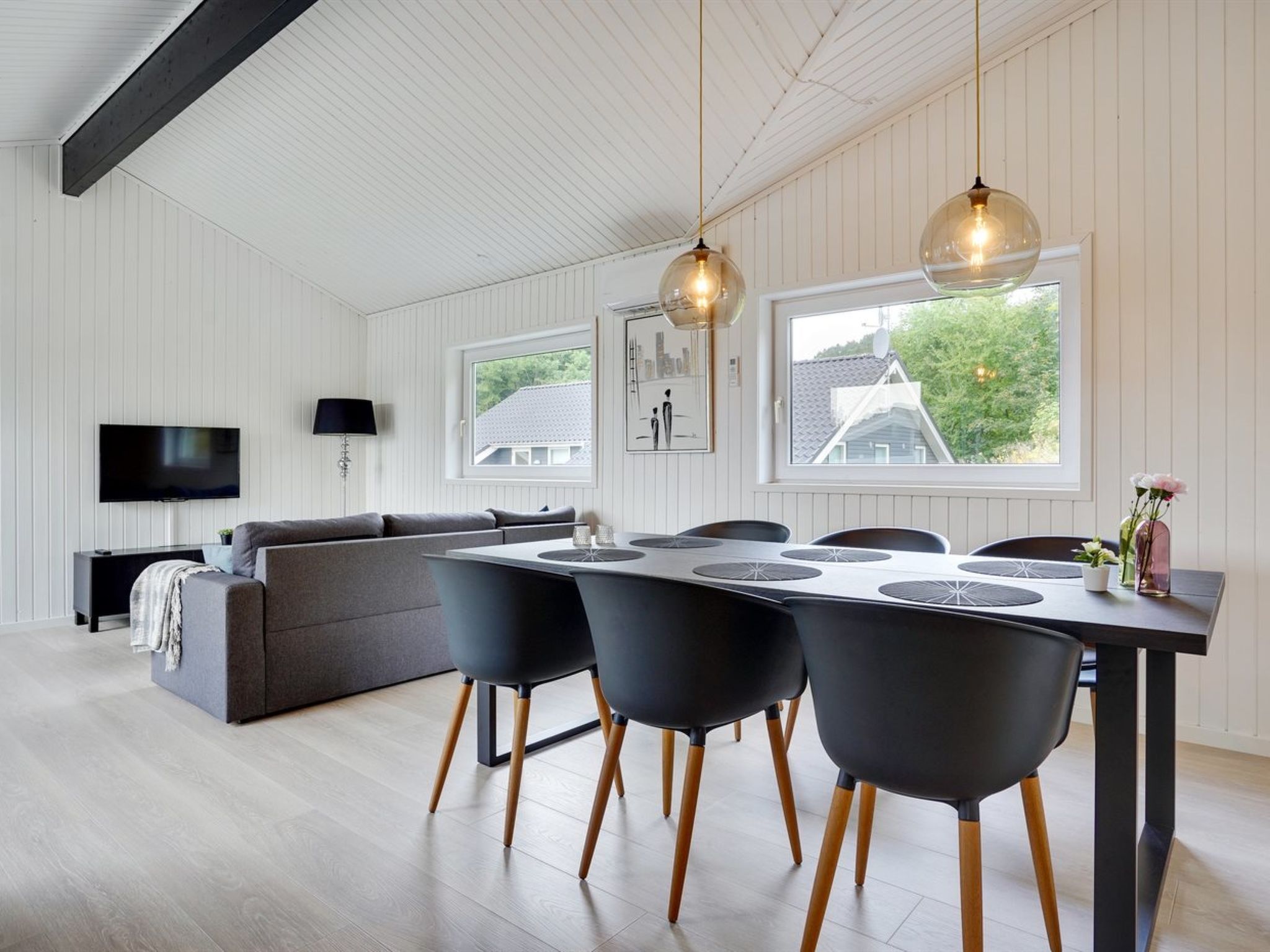 "Bjarki" - 800m from the sea - Binnen