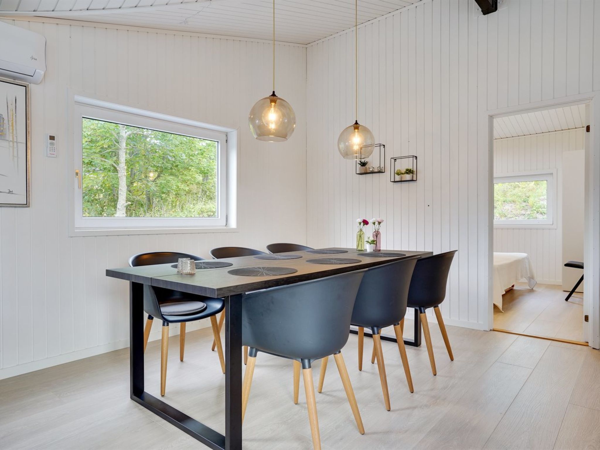 "Bjarki" - 800m from the sea - Binnen