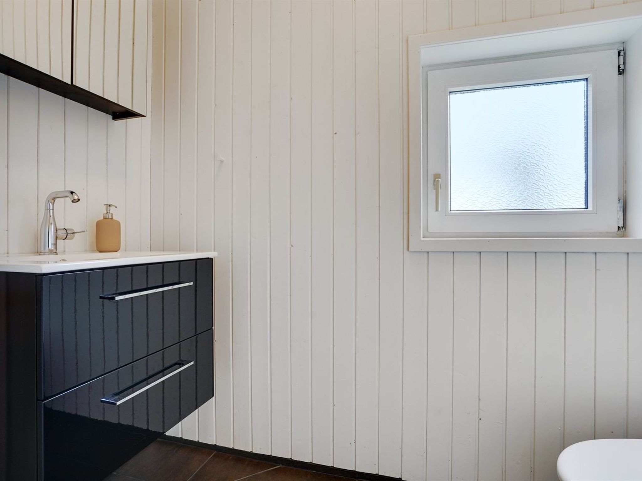 "Bjarki" - 800m from the sea - Binnen