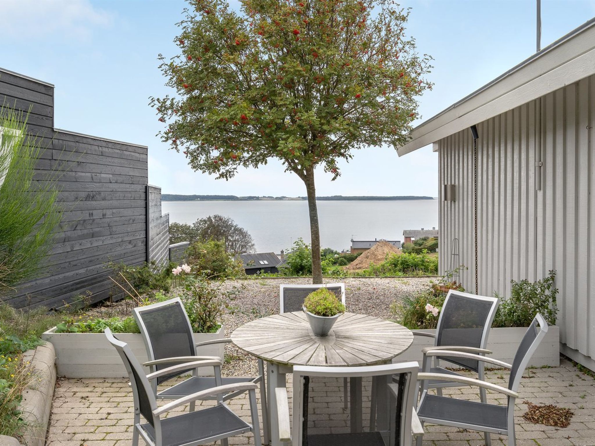 "Eilen" - 250m from the sea - Buiten
