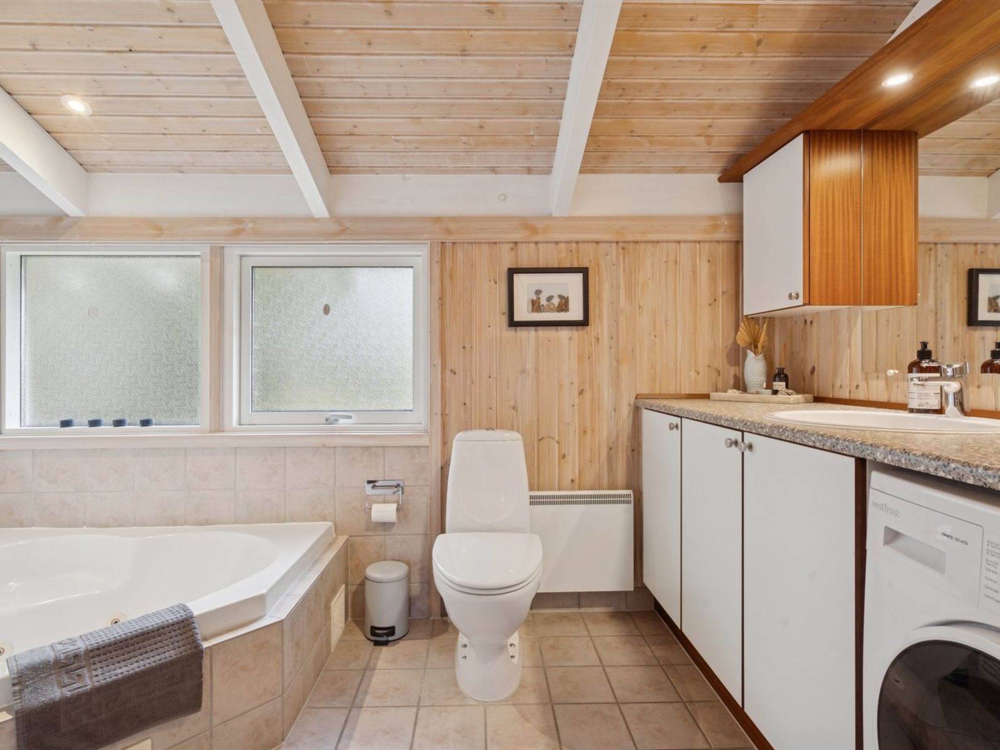 "Alvy" - 200m from the sea-Dedans