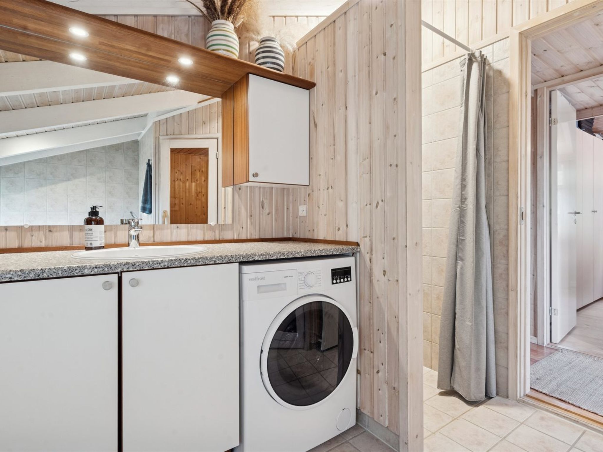 "Alvy" - 200m from the sea-Dedans