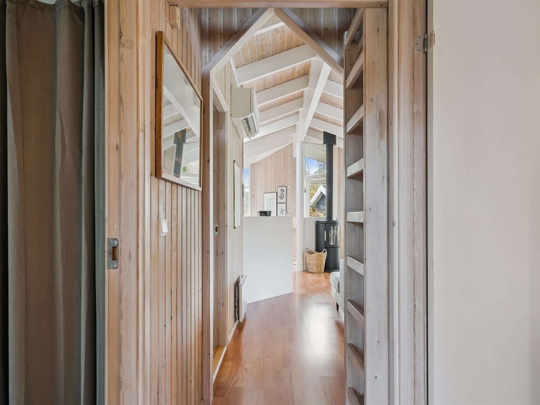 "Alvy" - 200m from the sea-Dedans