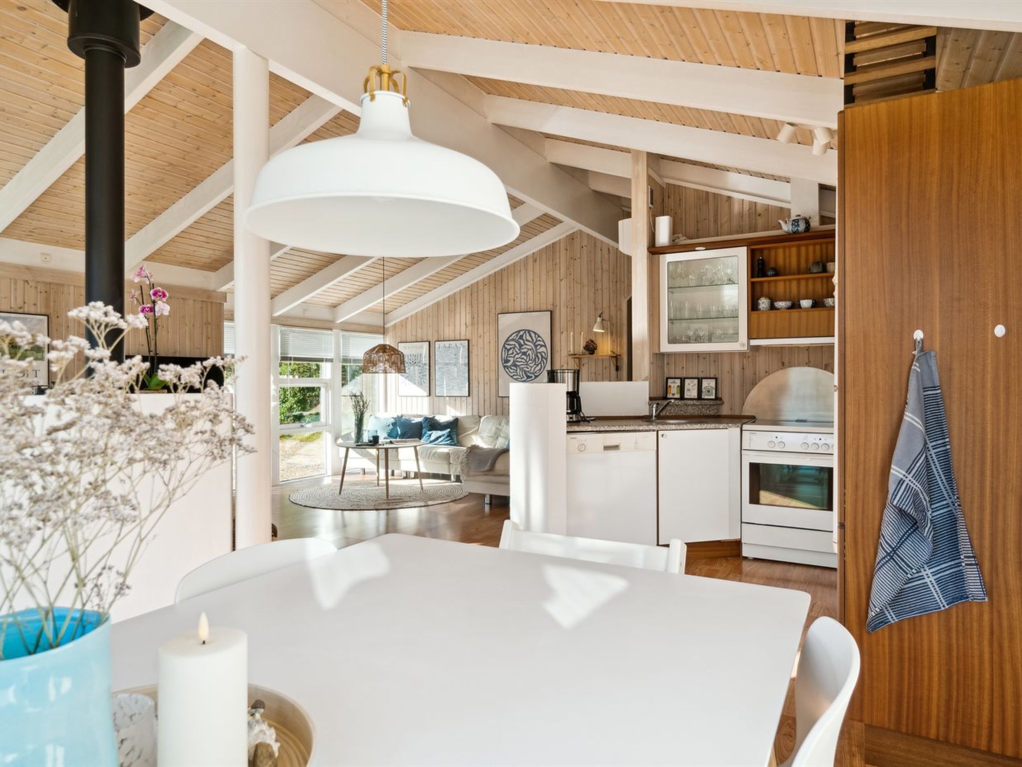 "Alvy" - 200m from the sea-Binnen
